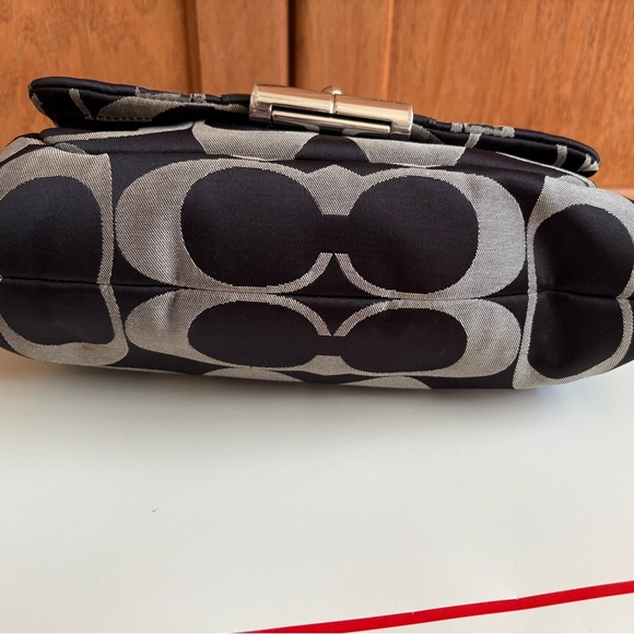 Coach Kristin crossbody Creed No. F22302 - Picture 2 of 8